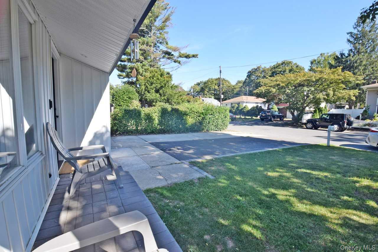 30 3rd Avenue, Huntington Station, NY 11746