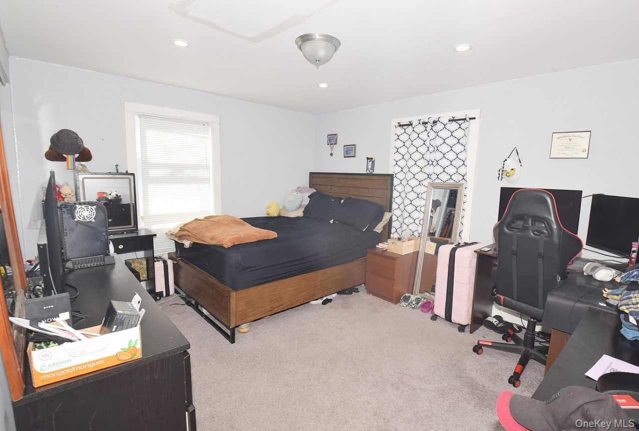 30 3rd Avenue, Huntington Station, NY 11746