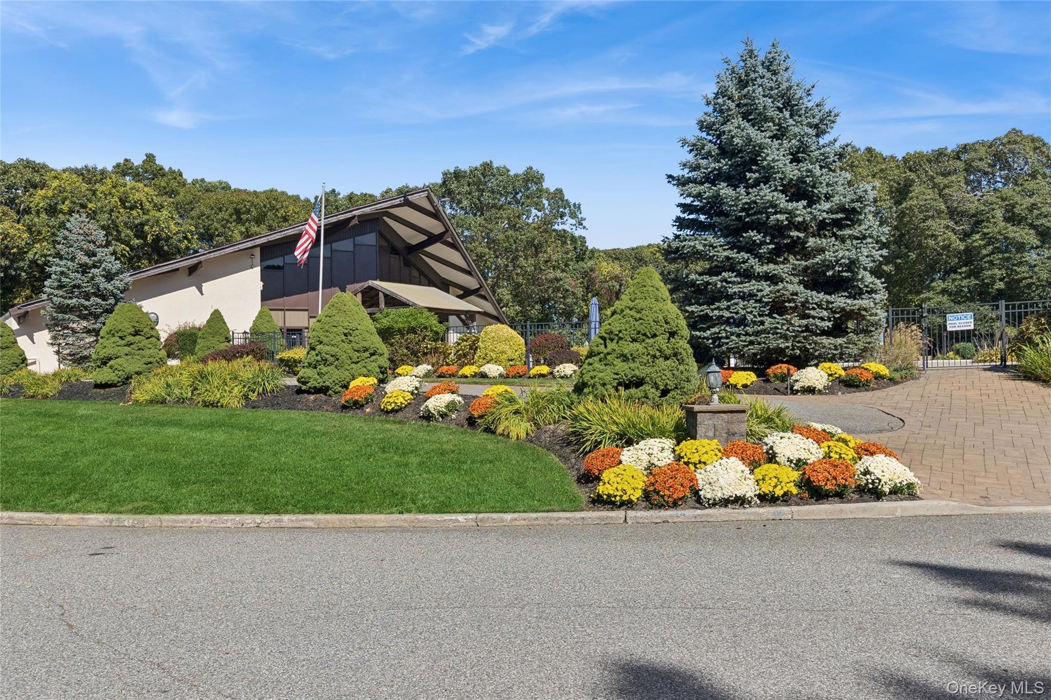 2 Dogwood Ct # 2, Selden, NY 11784