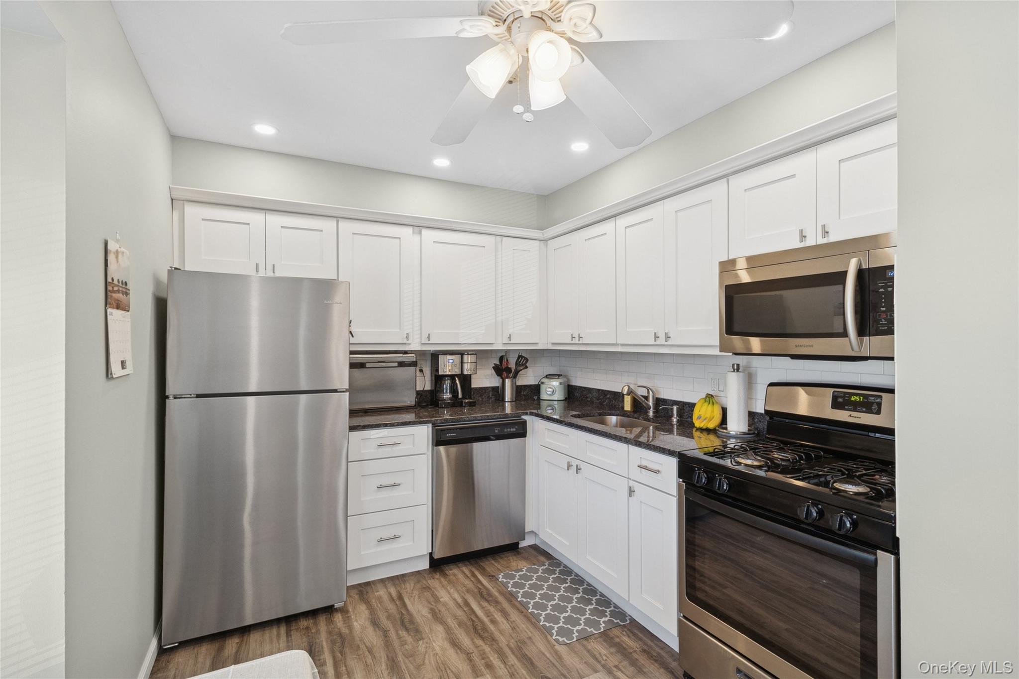 2 Dogwood Ct # 2, Selden, NY 11784