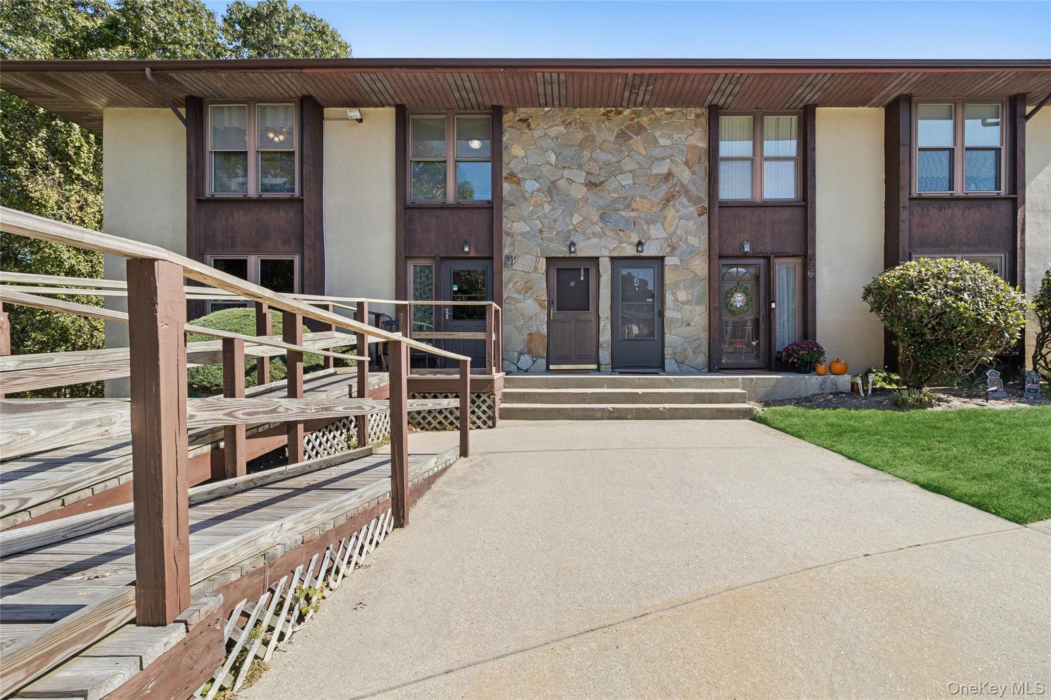 2 Dogwood Ct # 2, Selden, NY 11784