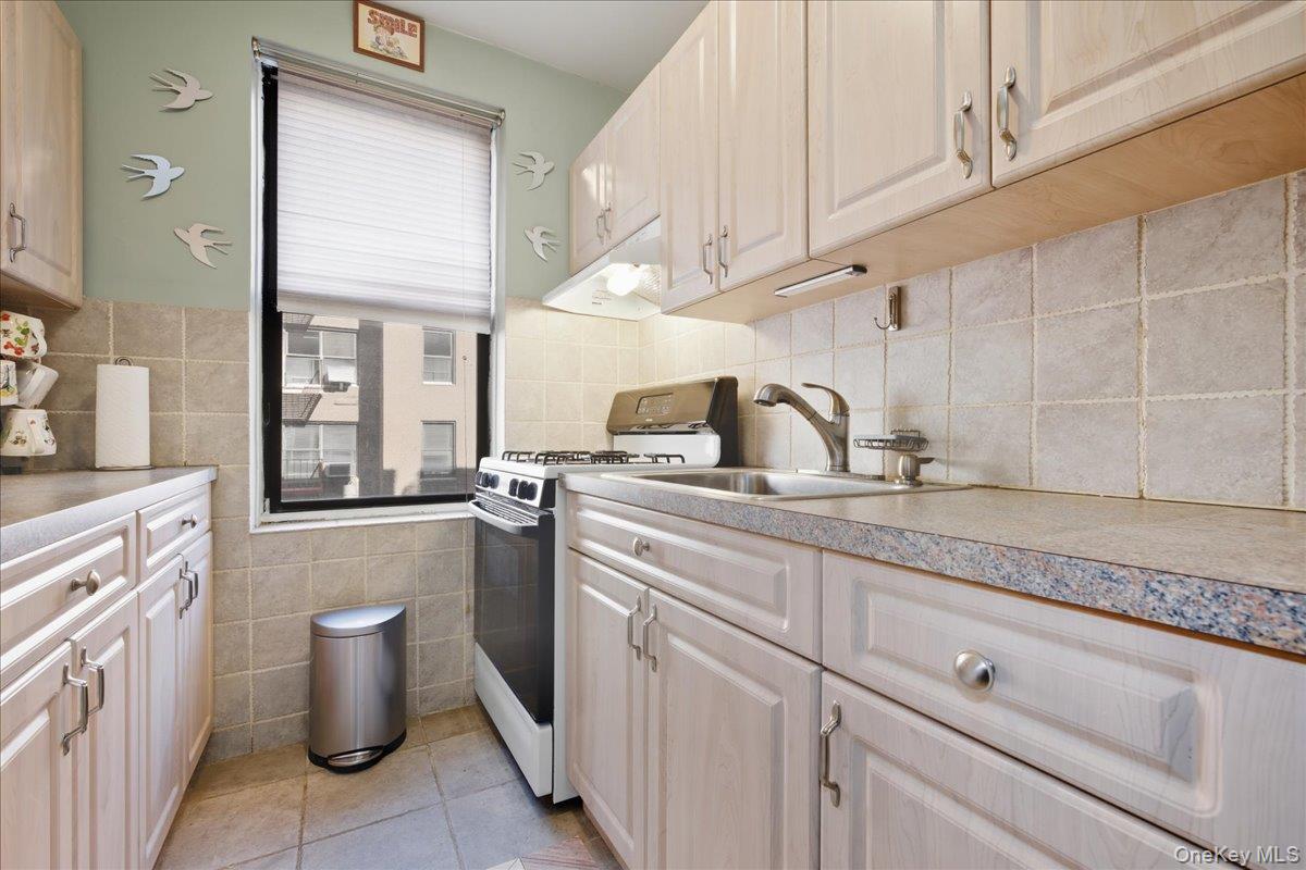 103-25 68th Avenue # 4A, Forest Hills, NY 11375