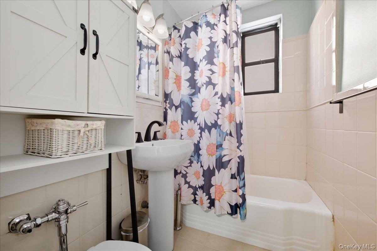 103-25 68th Avenue # 4A, Forest Hills, NY 11375