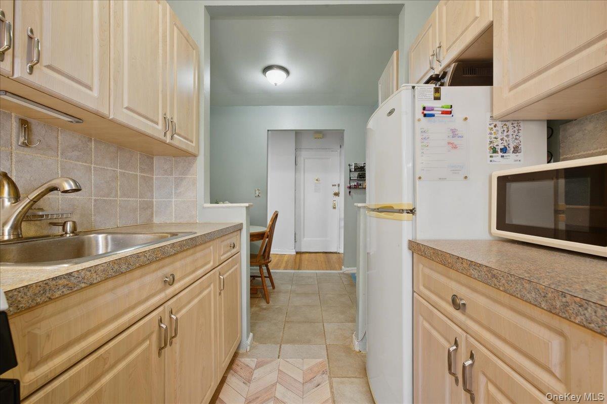 103-25 68th Avenue # 4A, Forest Hills, NY 11375