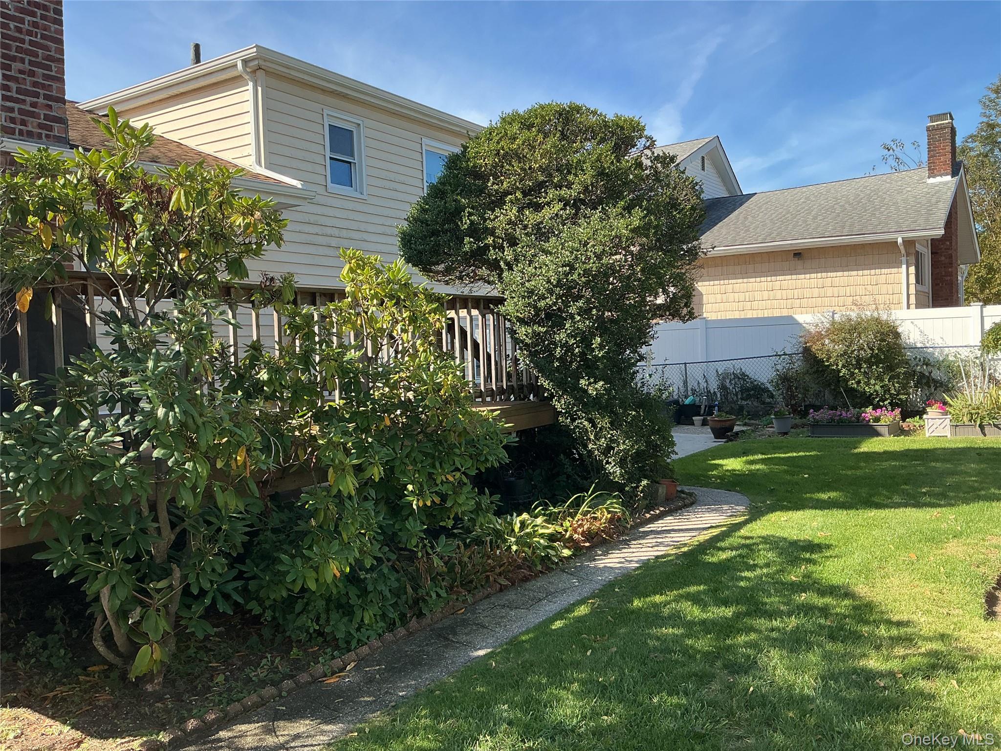 537 Church Street, Westbury, NY 11590