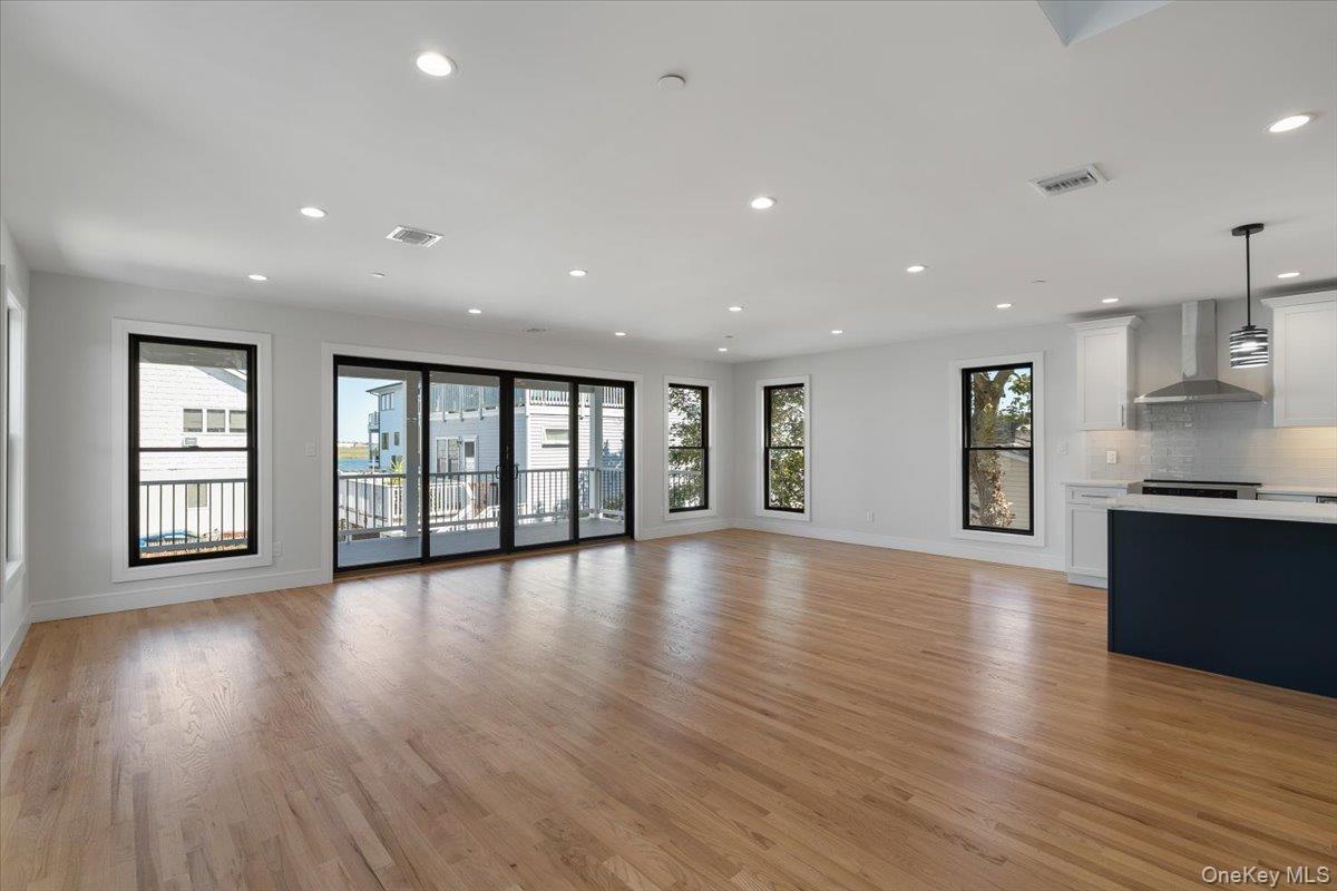 7 Sherborne Place, Island Park, NY 11558