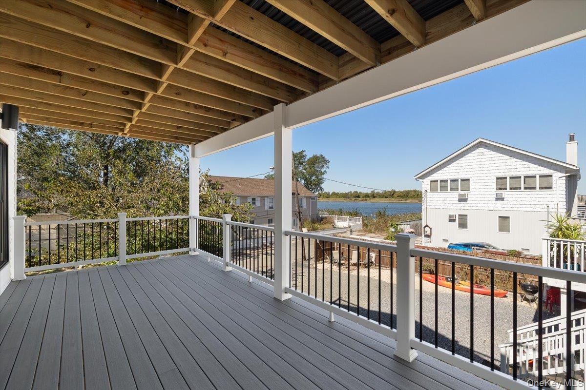 7 Sherborne Place, Island Park, NY 11558