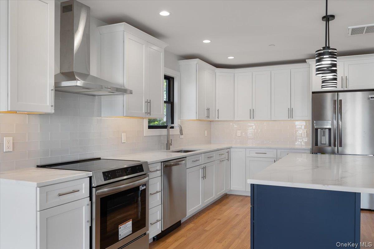 7 Sherborne Place, Island Park, NY 11558