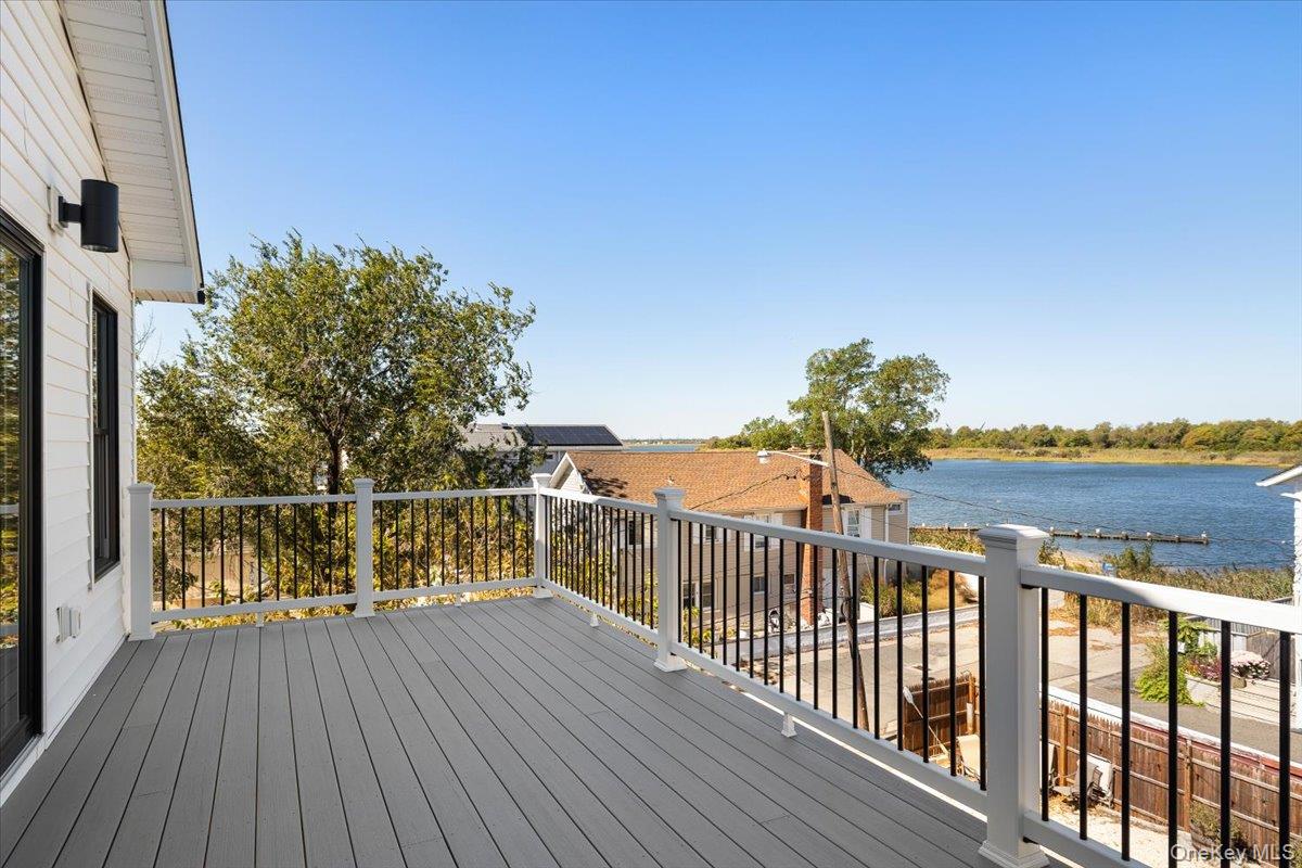 7 Sherborne Place, Island Park, NY 11558