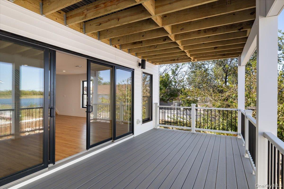 7 Sherborne Place, Island Park, NY 11558