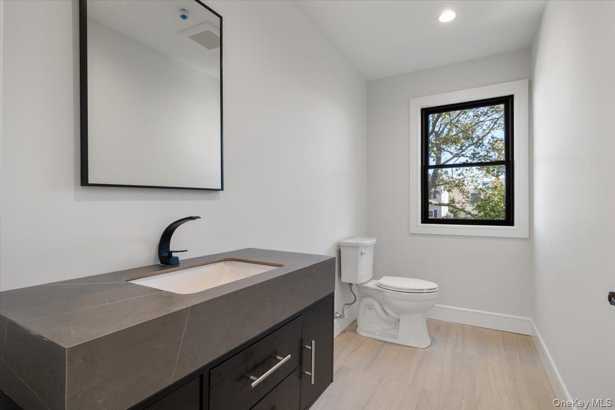 7 Sherborne Place, Island Park, NY 11558