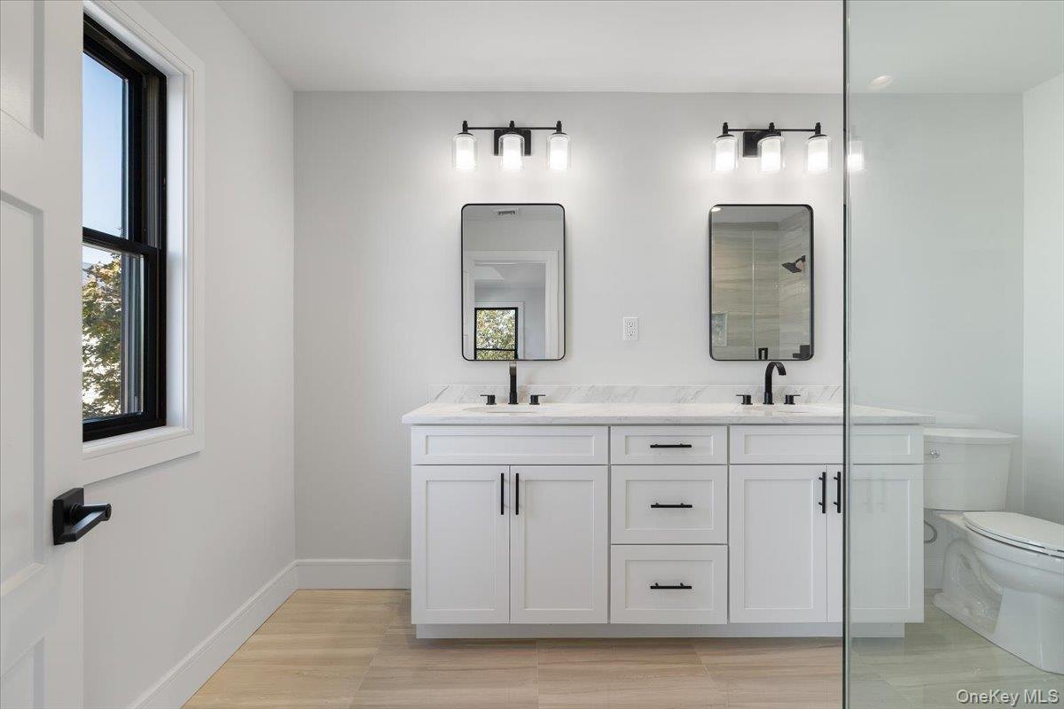 7 Sherborne Place, Island Park, NY 11558