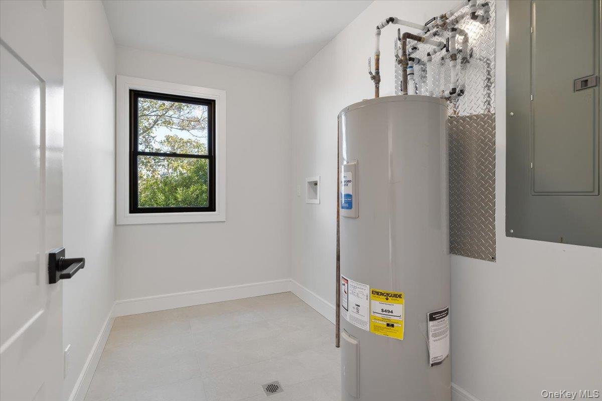 7 Sherborne Place, Island Park, NY 11558