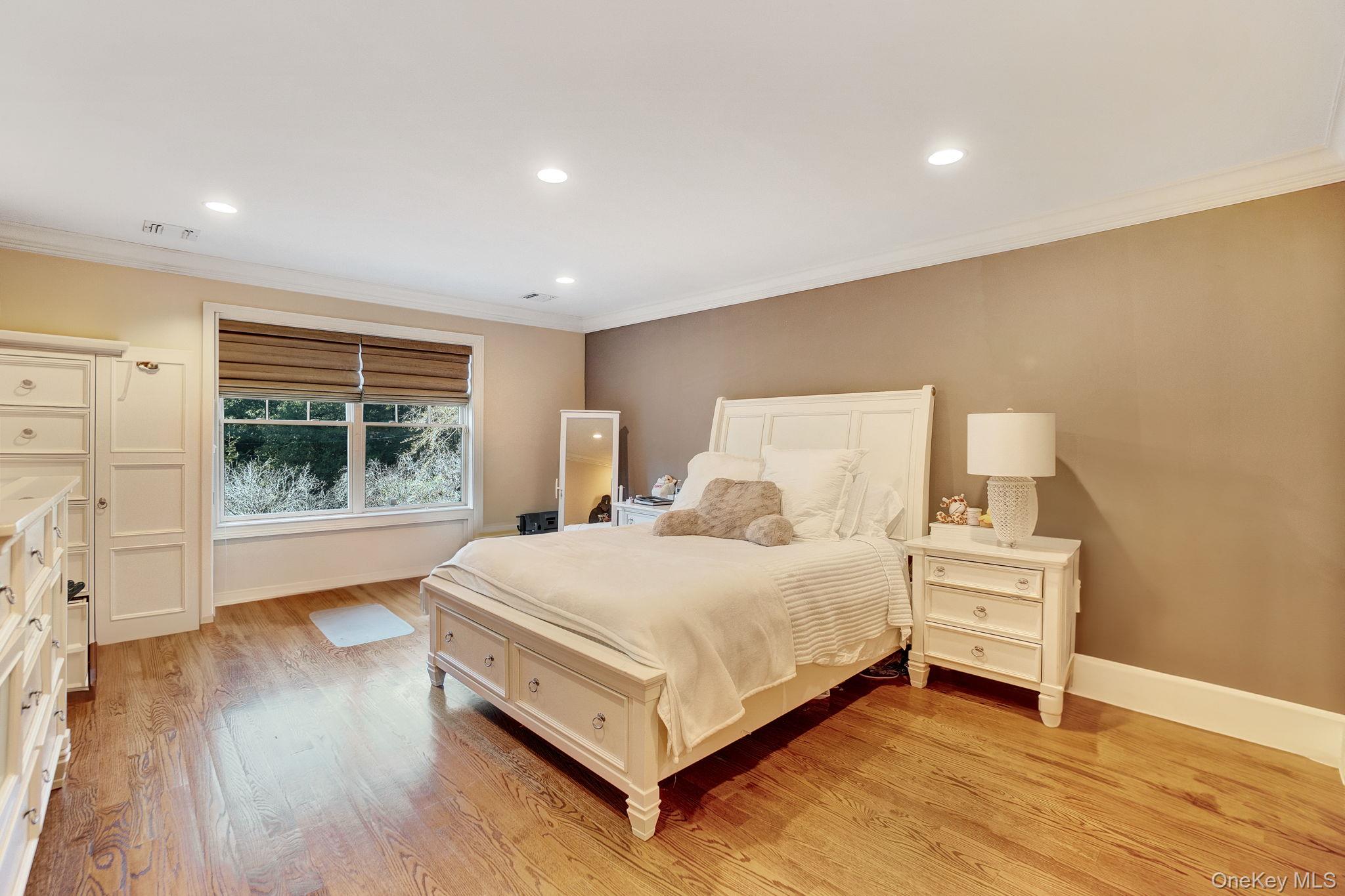 1 Norgate Road, Brookville, NY 11545