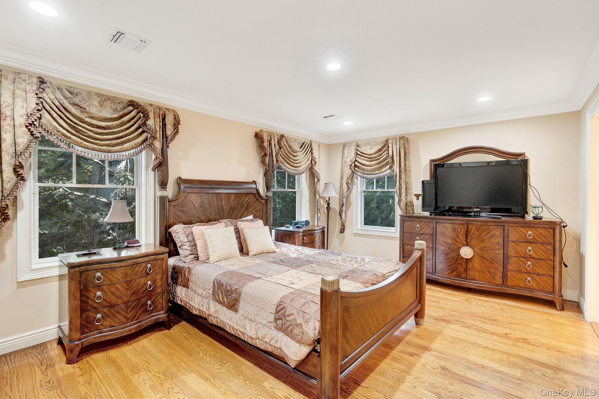 1 Norgate Road, Brookville, NY 11545