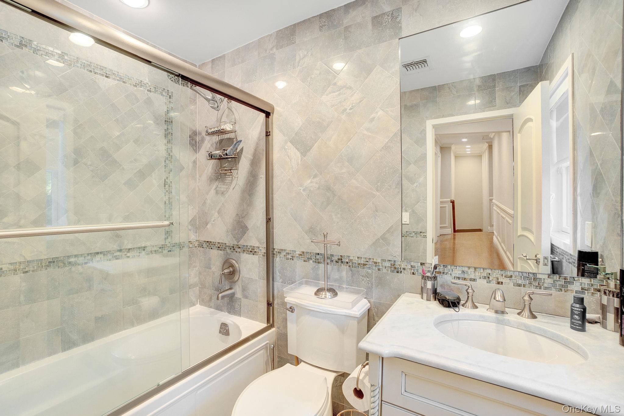 1 Norgate Road, Brookville, NY 11545