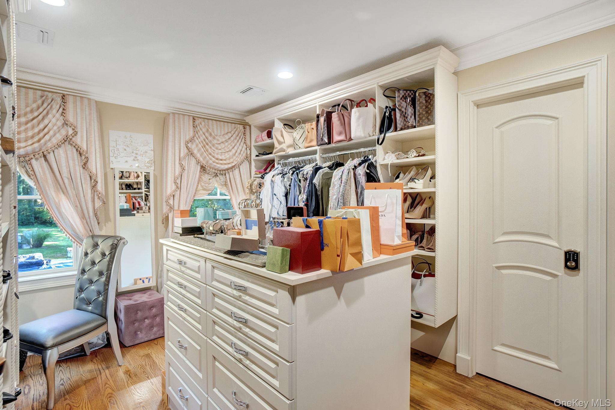 1 Norgate Road, Brookville, NY 11545