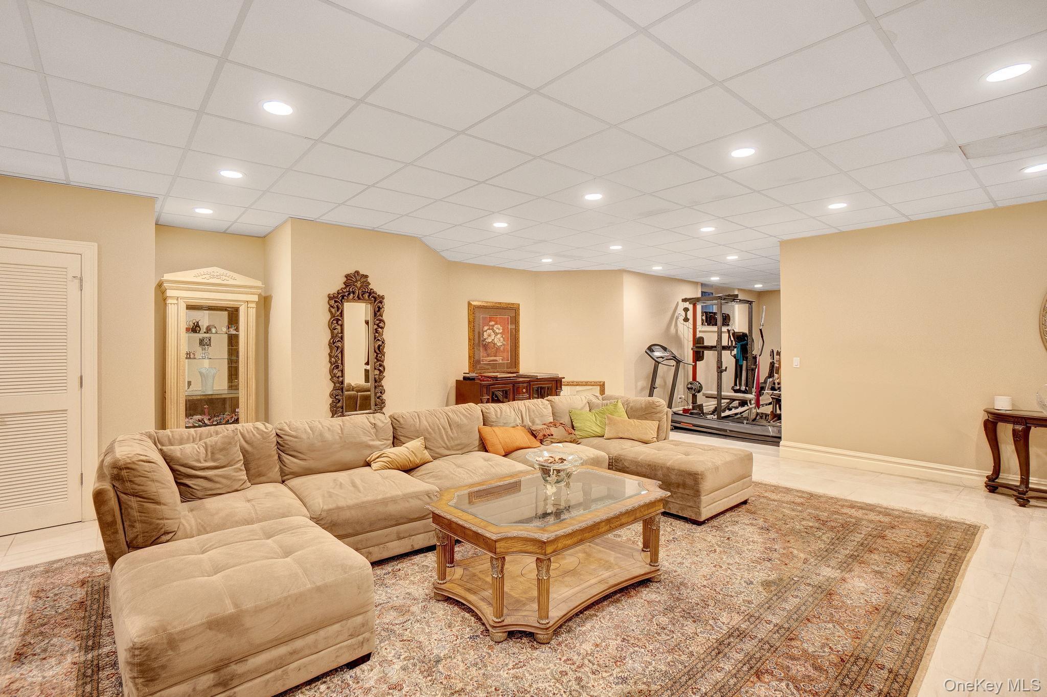 1 Norgate Road, Brookville, NY 11545