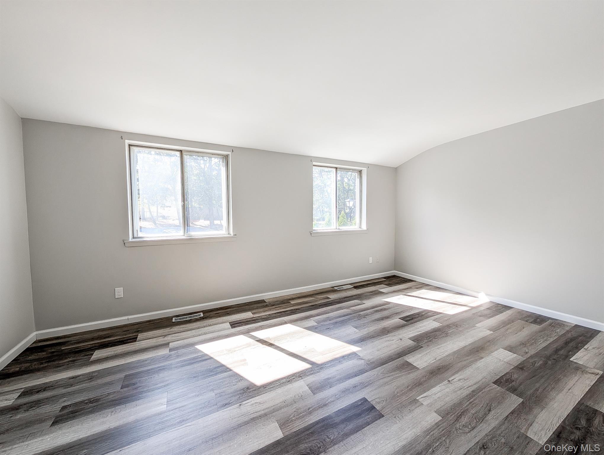 136 Hill Crescent, Calverton, NY 11933