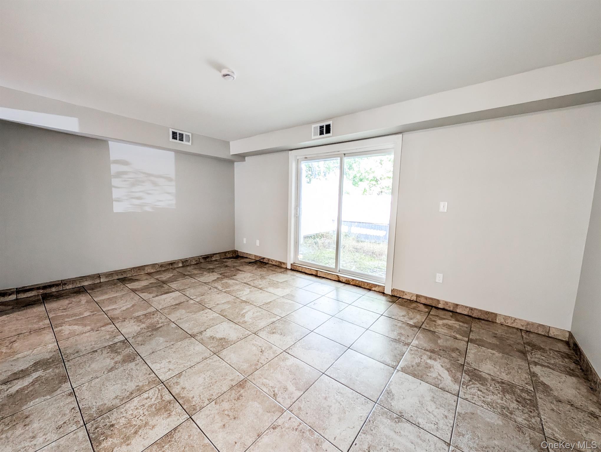 136 Hill Crescent, Calverton, NY 11933