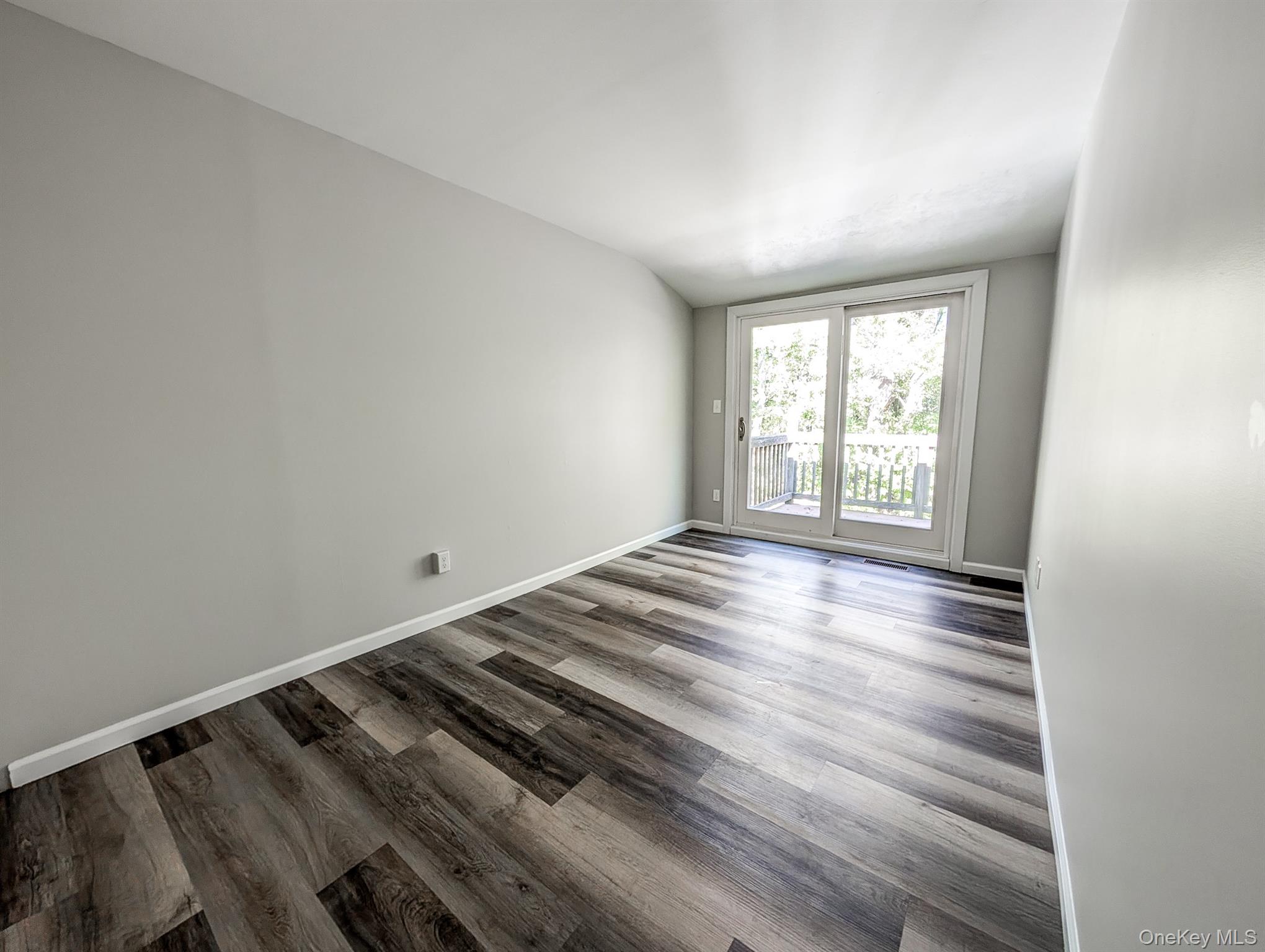 136 Hill Crescent, Calverton, NY 11933