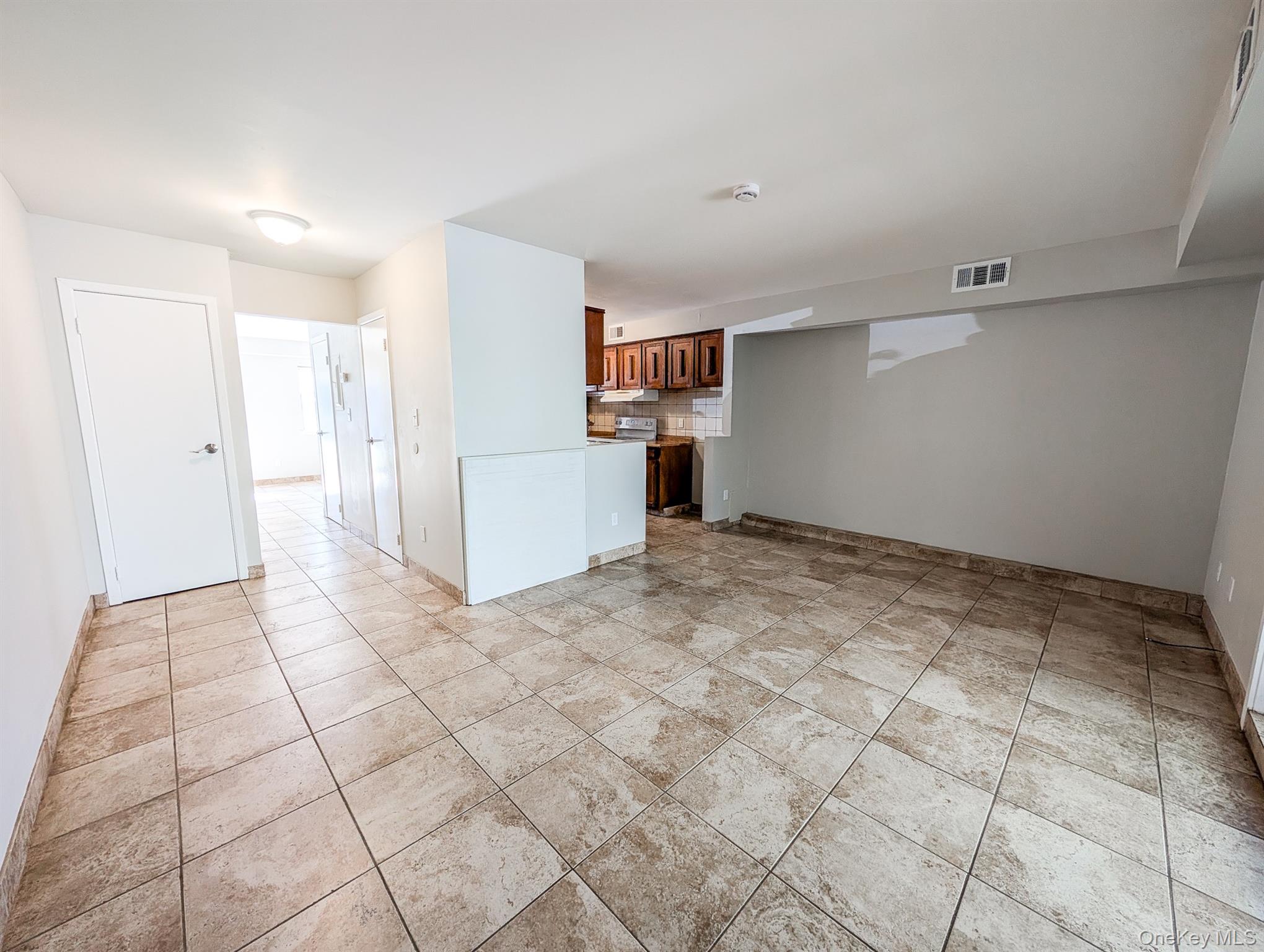 136 Hill Crescent, Calverton, NY 11933