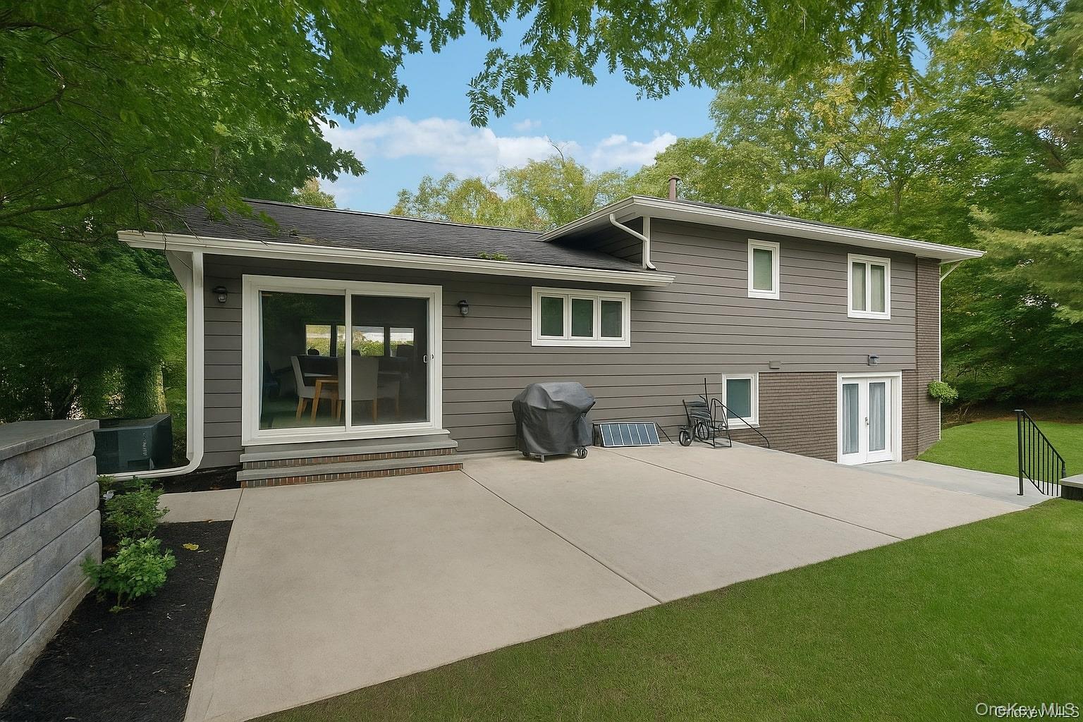 33 Scudders Lane, Glen Head, NY 11545