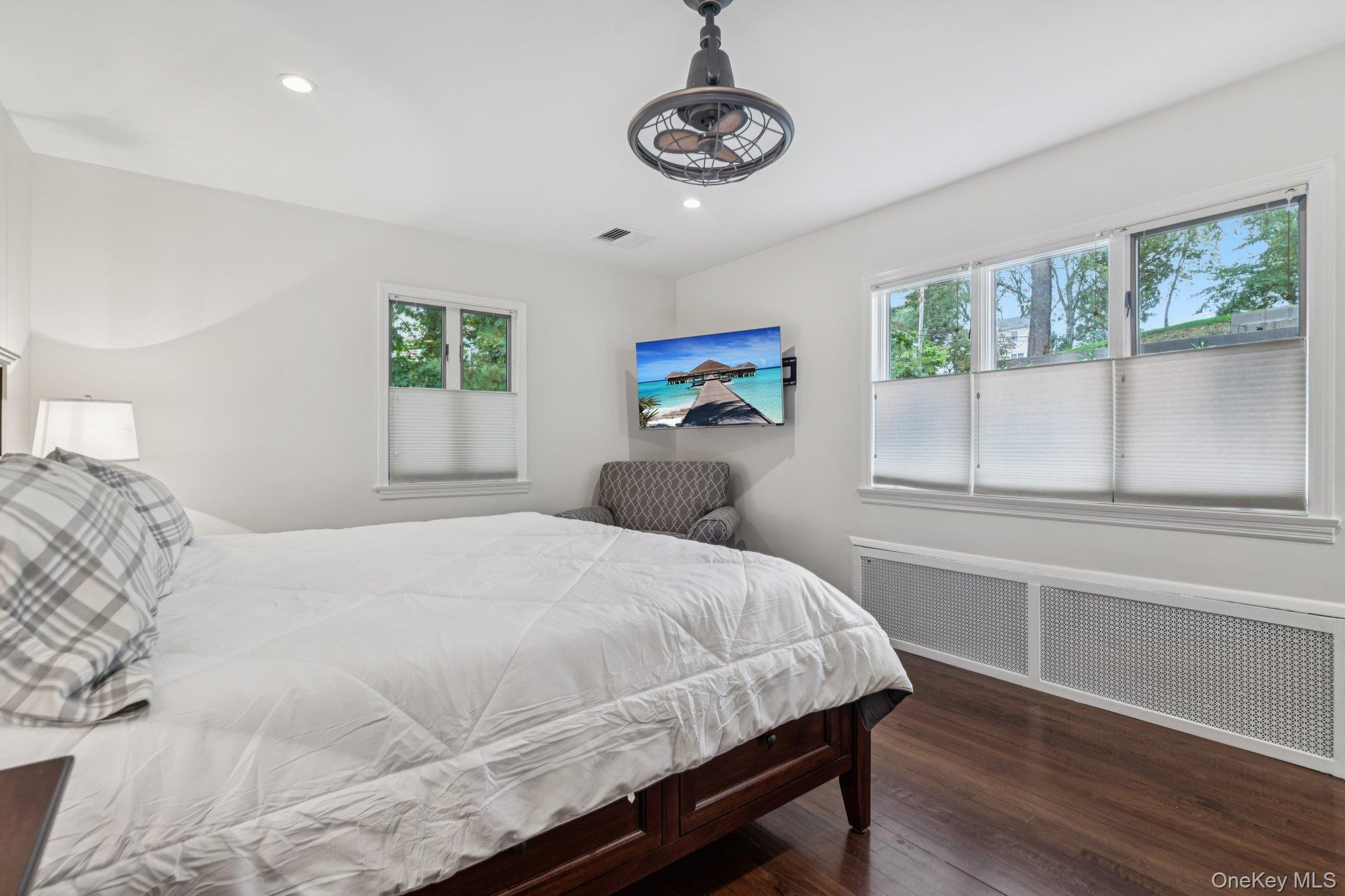 33 Scudders Lane, Glen Head, NY 11545