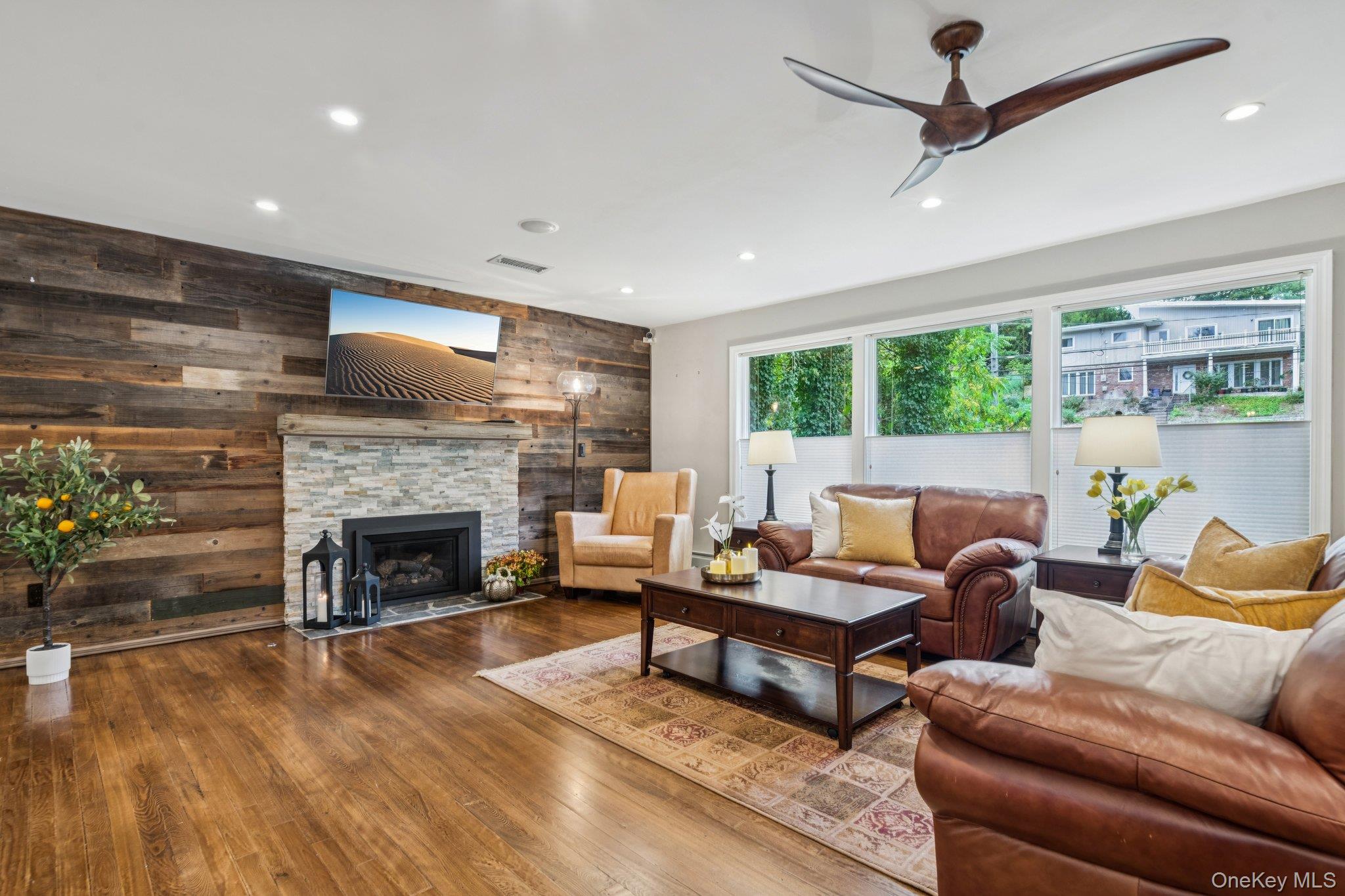 33 Scudders Lane, Glen Head, NY 11545