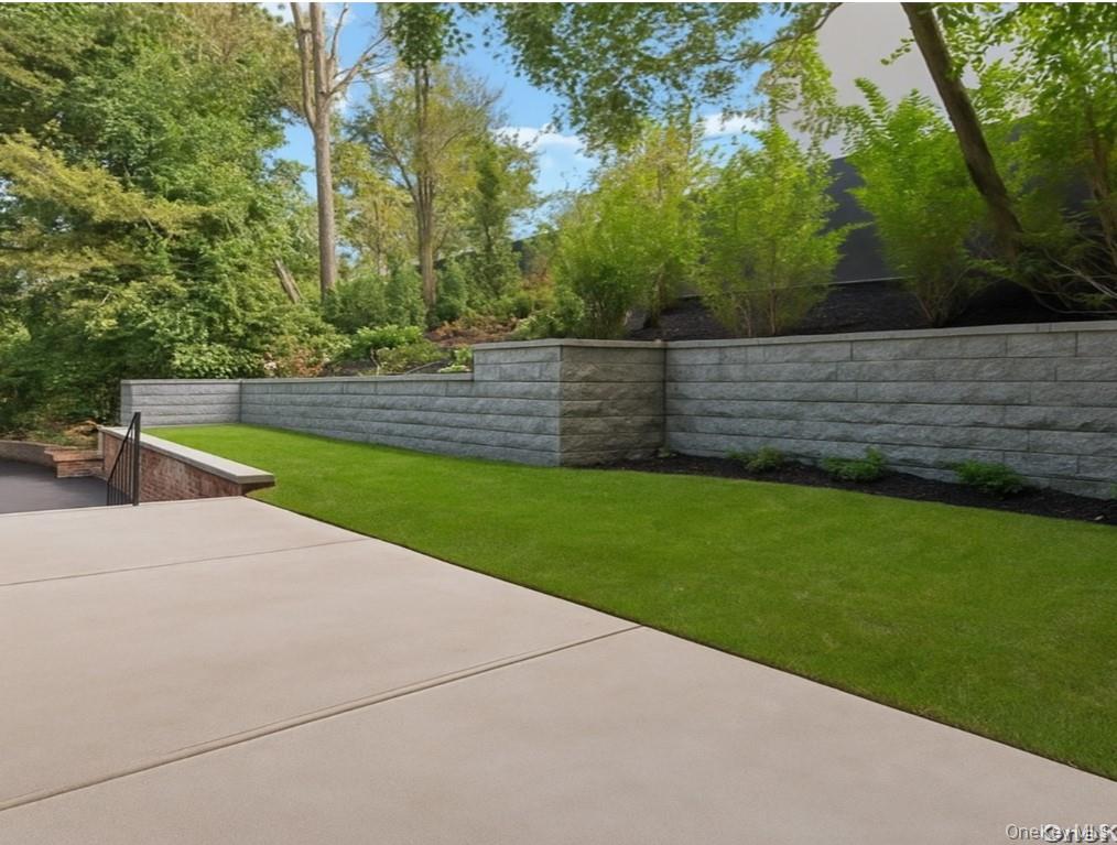 33 Scudders Lane, Glen Head, NY 11545