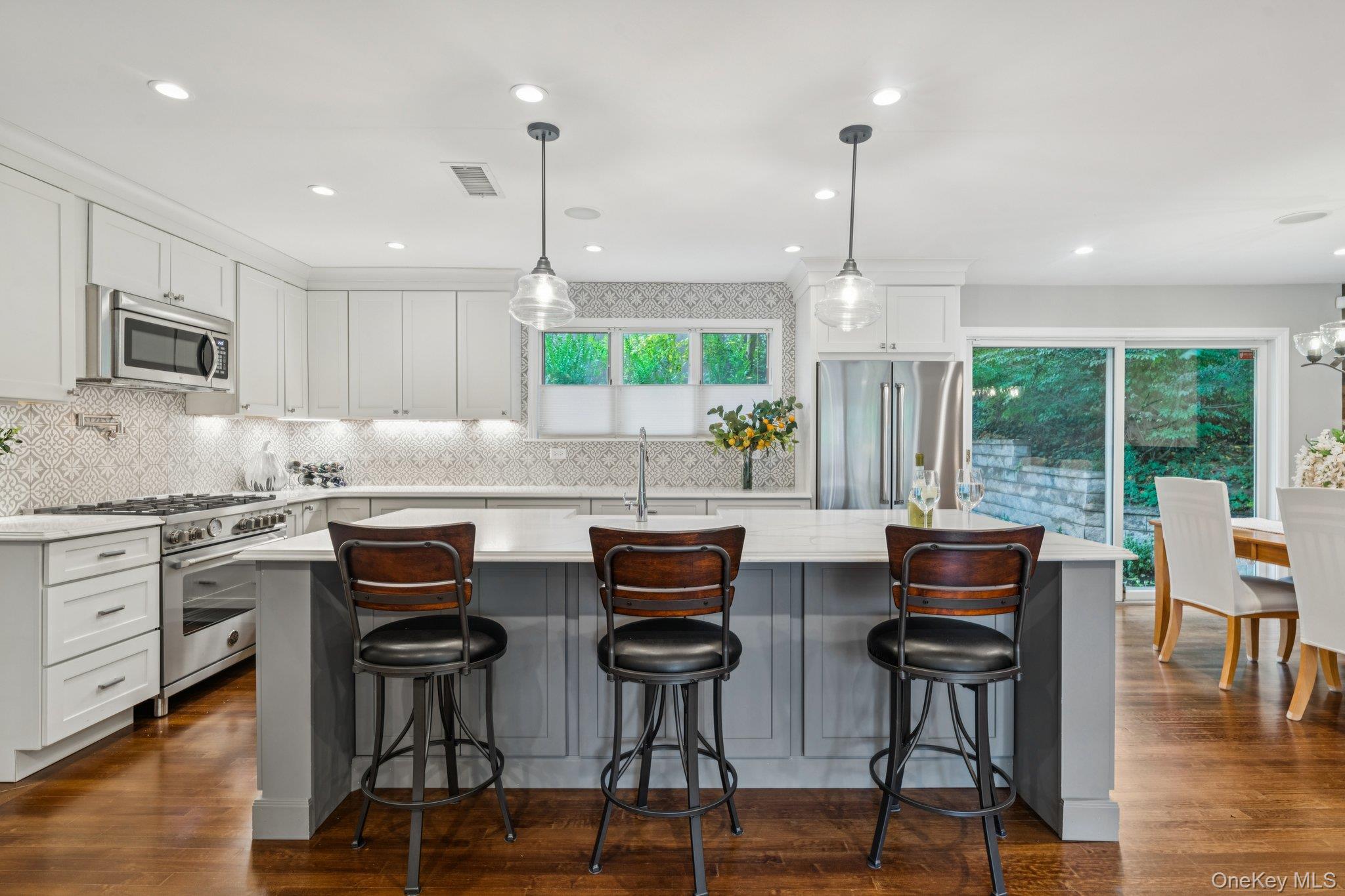 33 Scudders Lane, Glen Head, NY 11545