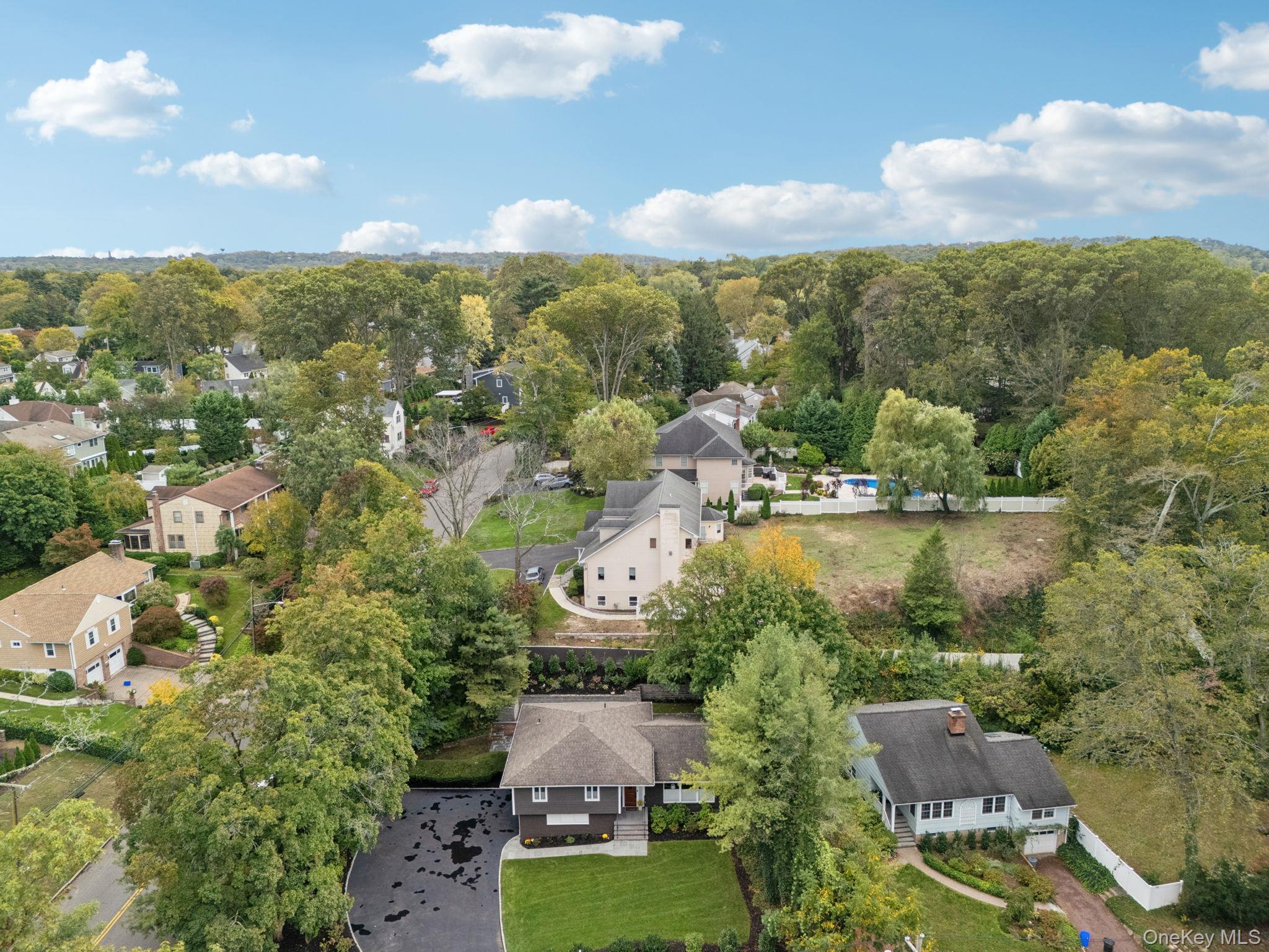 33 Scudders Lane, Glen Head, NY 11545