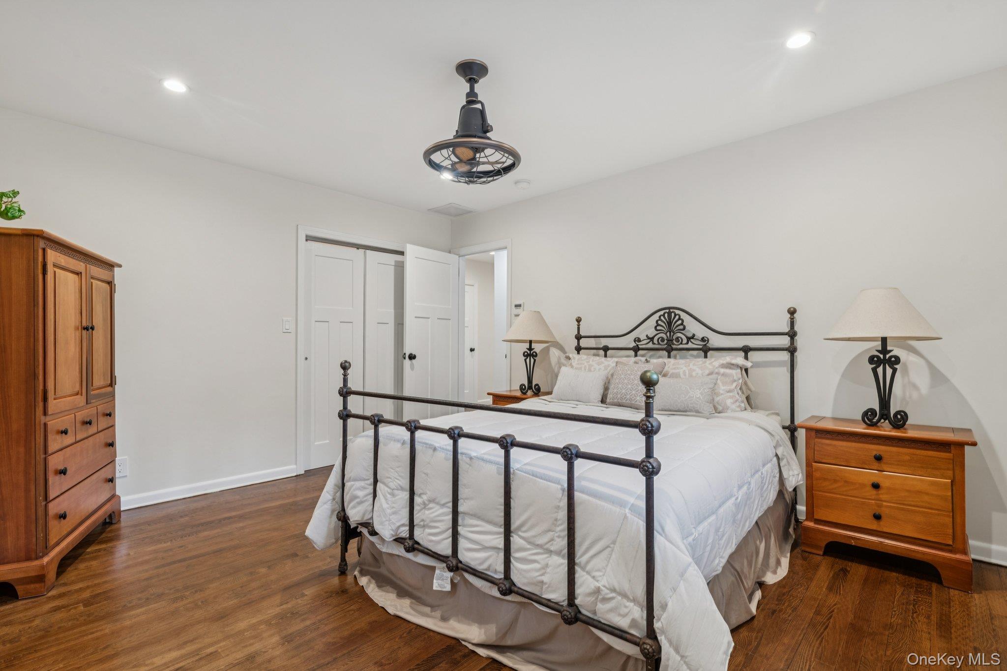 33 Scudders Lane, Glen Head, NY 11545