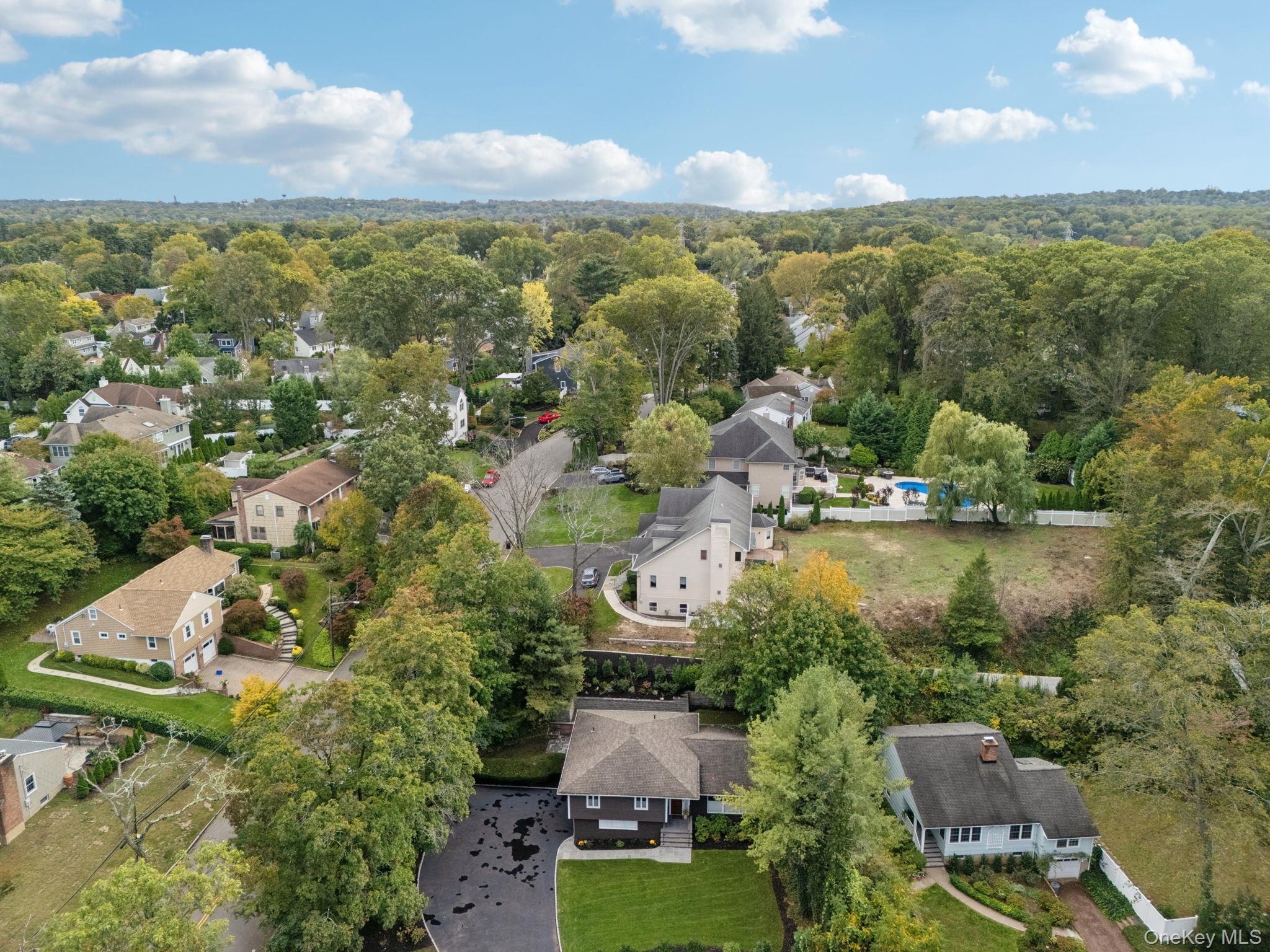 33 Scudders Lane, Glen Head, NY 11545