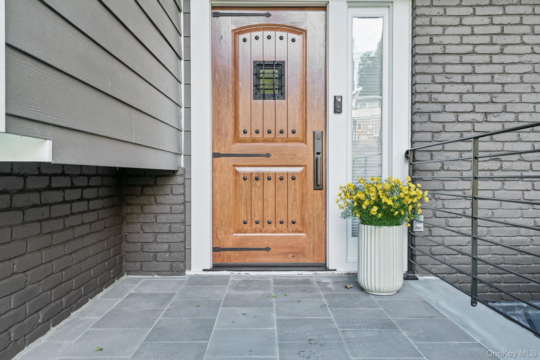 33 Scudders Lane, Glen Head, NY 11545