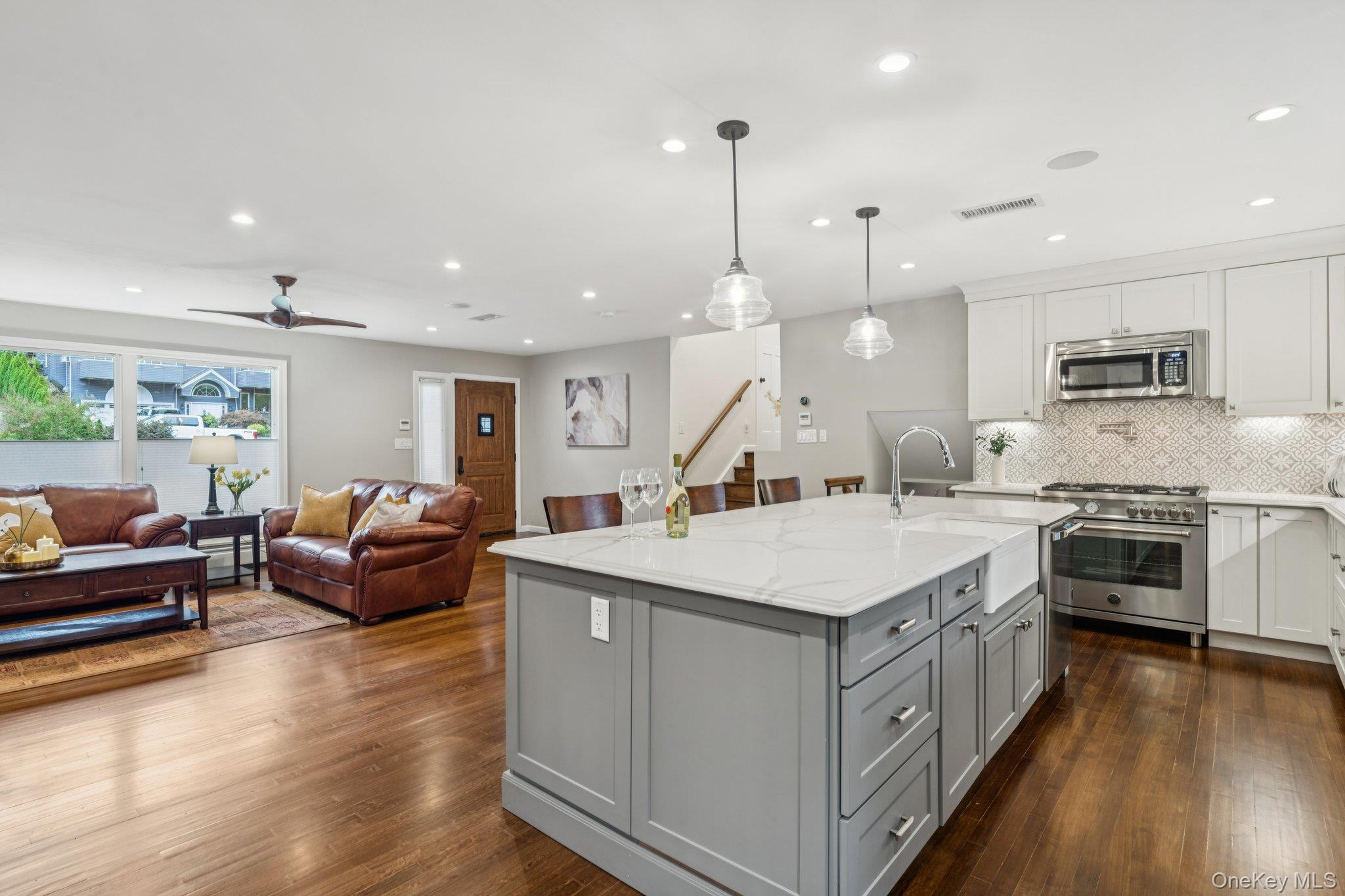 33 Scudders Lane, Glen Head, NY 11545