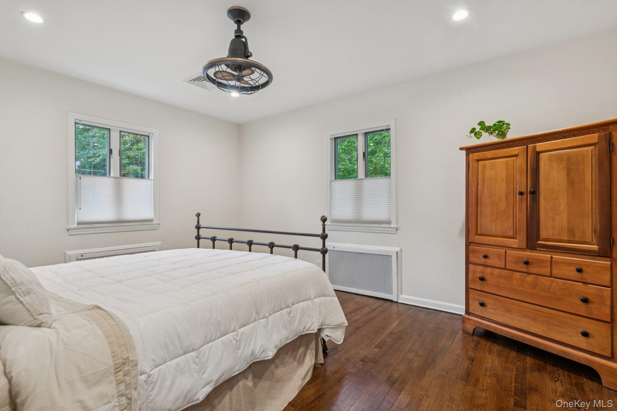 33 Scudders Lane, Glen Head, NY 11545