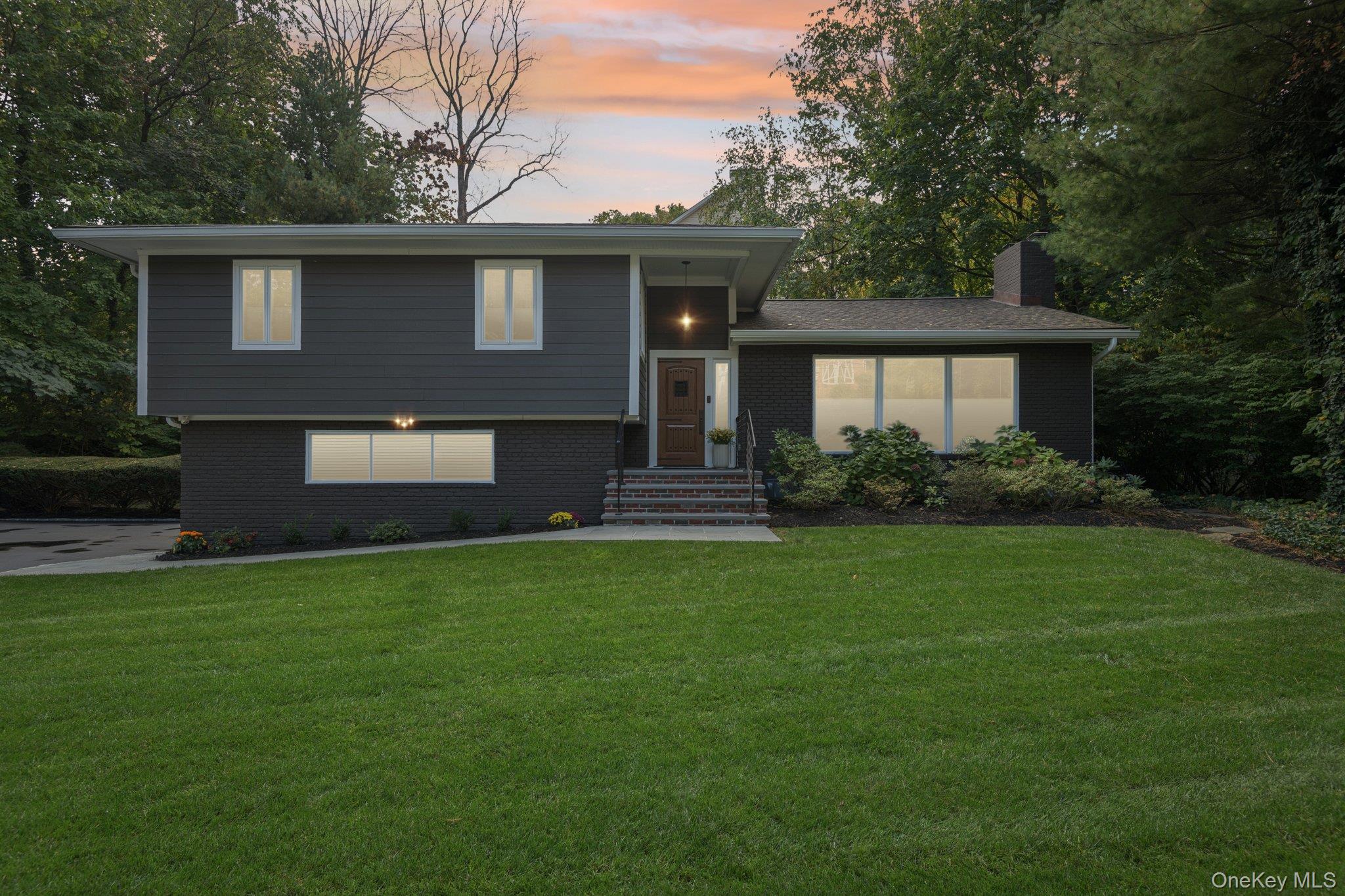 33 Scudders Lane, Glen Head, NY 11545