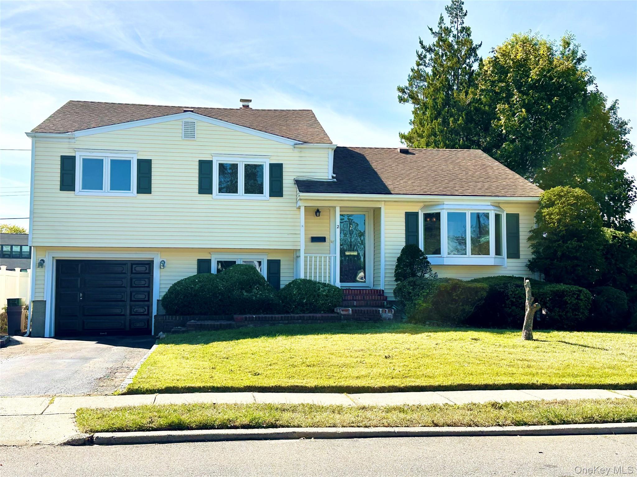 2 Radnor Court, Hicksville, NY 11801