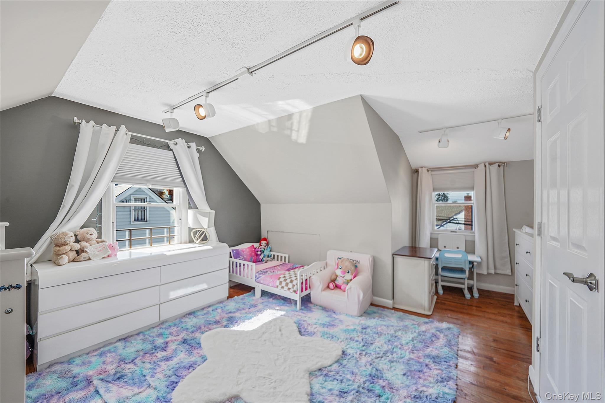 17 Barnstable Road, East Rockaway, NY 11518