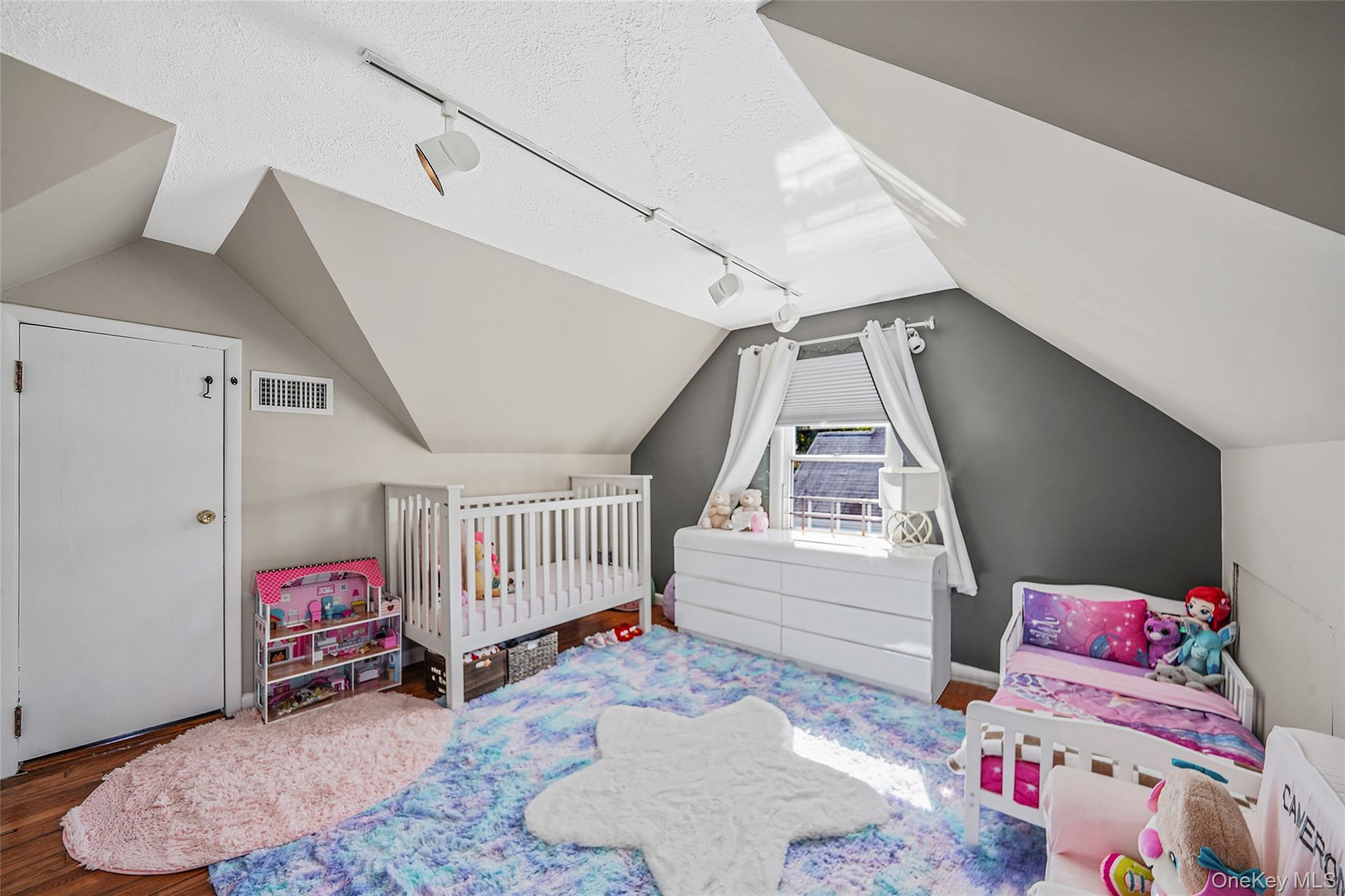 17 Barnstable Road, East Rockaway, NY 11518