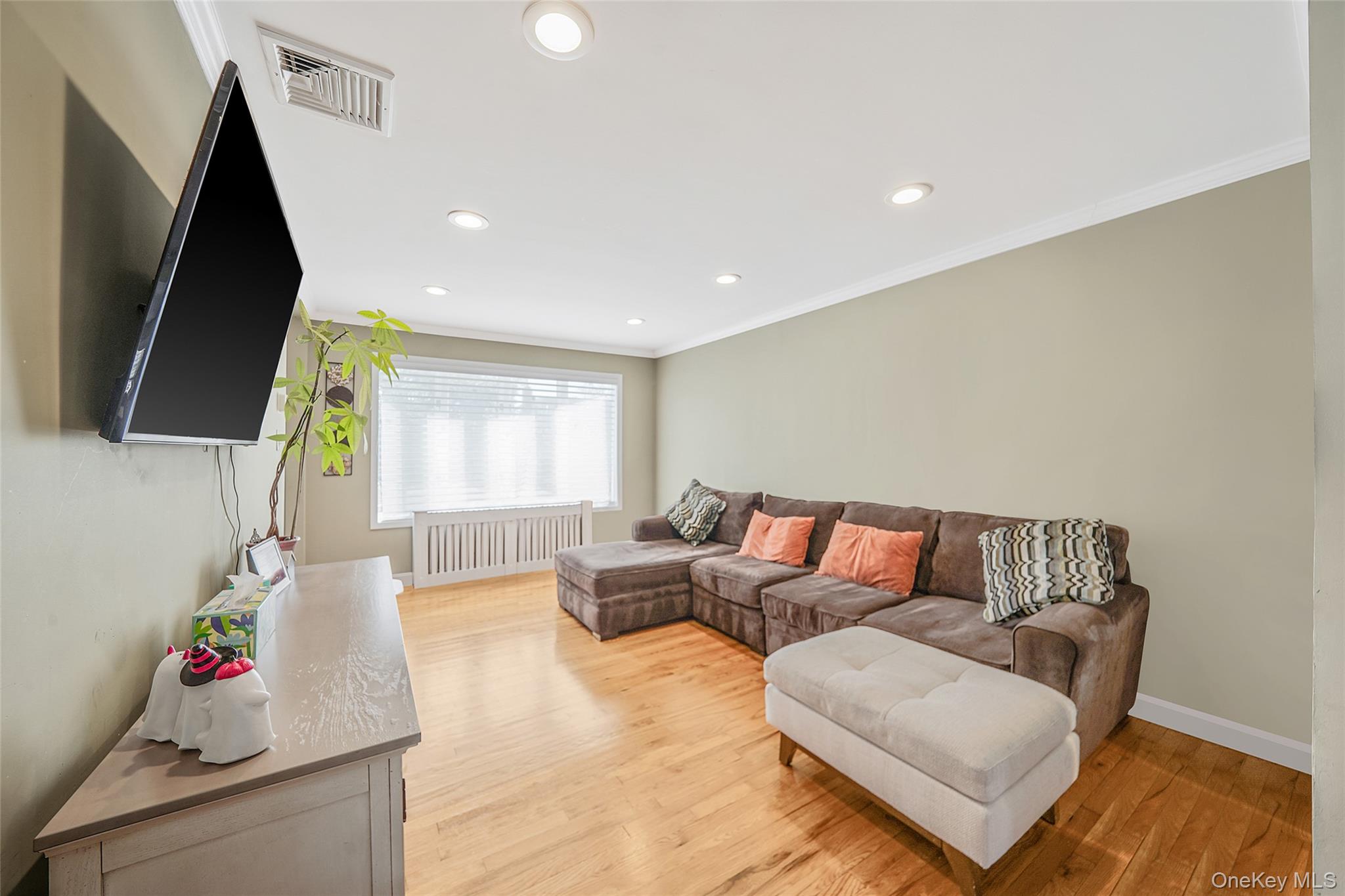 17 Barnstable Road, East Rockaway, NY 11518