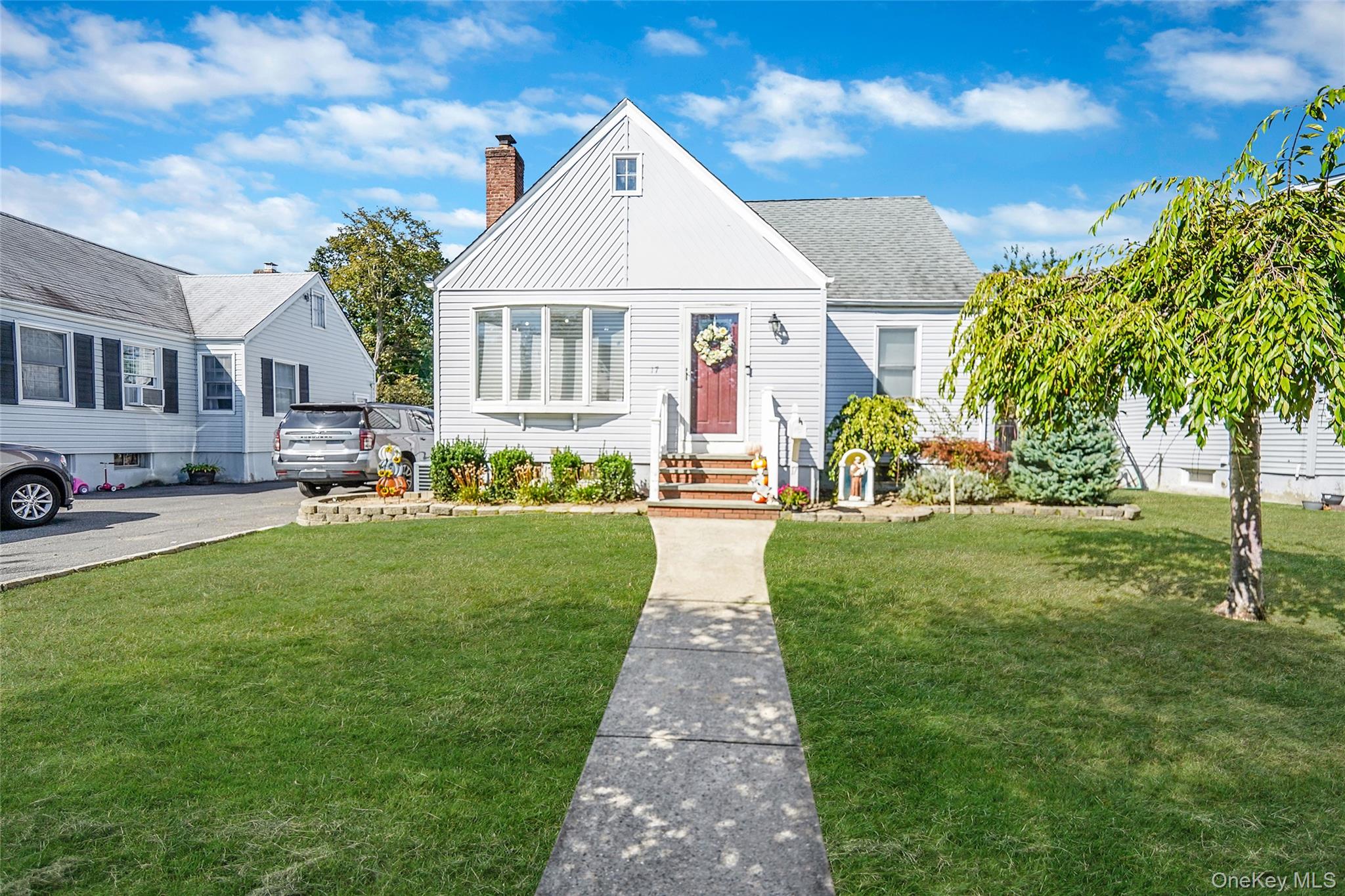 17 Barnstable Road, East Rockaway, NY 11518