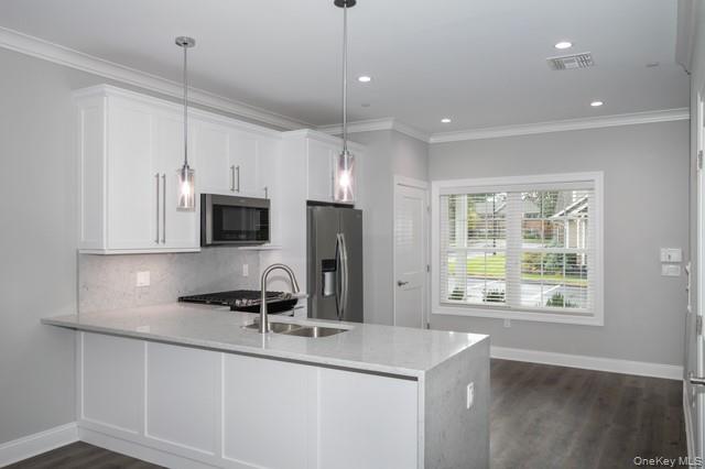 5 Sunlight Walk # 5, Holbrook, NY 11741