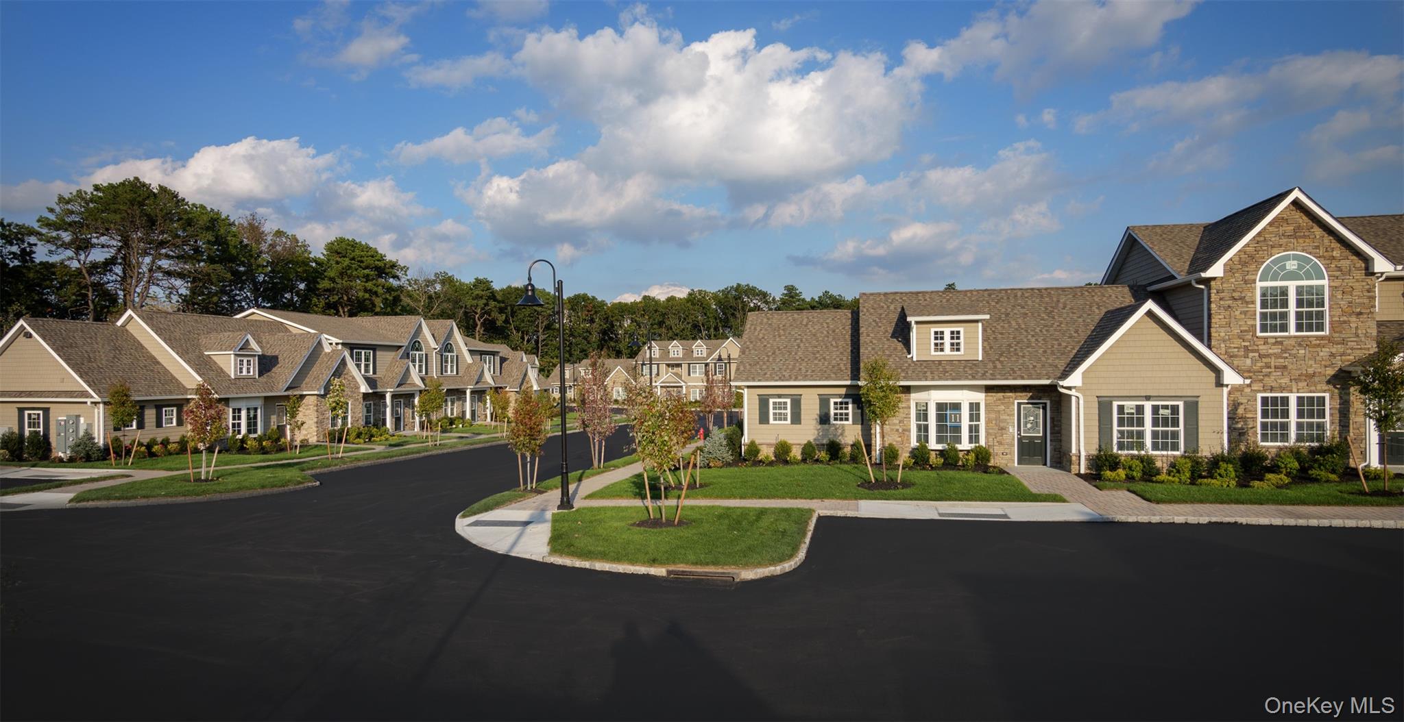 5 Sunlight Walk # 5, Holbrook, NY 11741