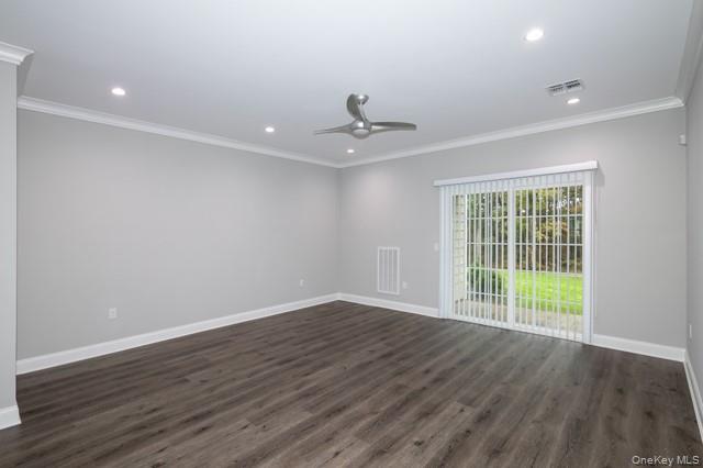 5 Sunlight Walk # 5, Holbrook, NY 11741