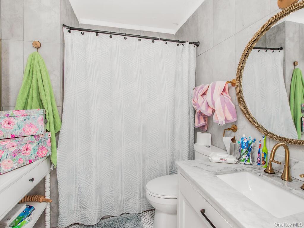 129 Gailmore Drive, Yonkers, NY 10710