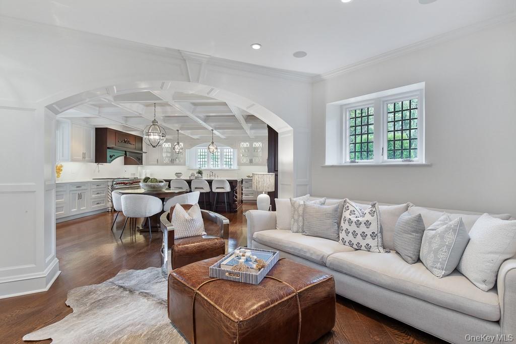 21 Hampshire Road, Bronxville, NY 10708