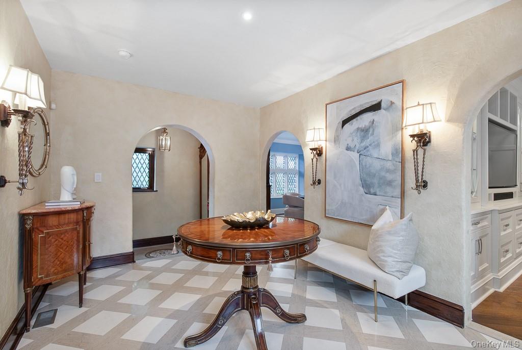 21 Hampshire Road, Bronxville, NY 10708