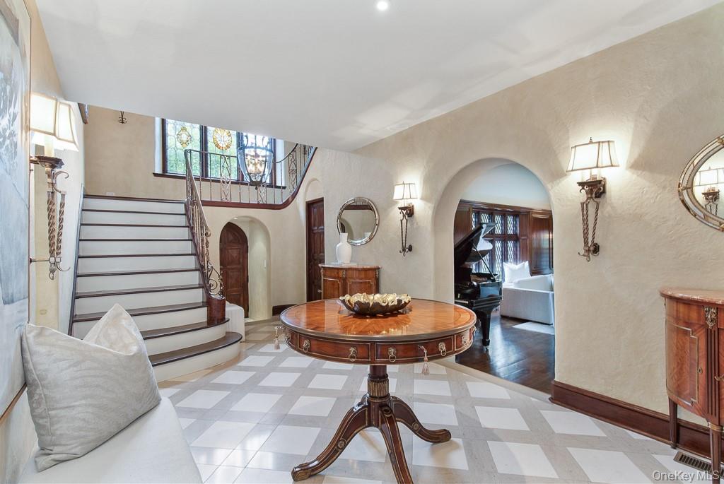 21 Hampshire Road, Bronxville, NY 10708